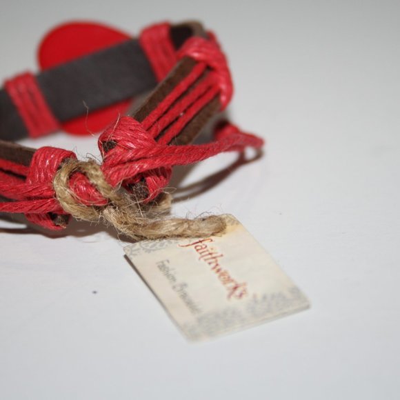 Nwt brown and red heart bracelet adjustable - Picture 4 of 4